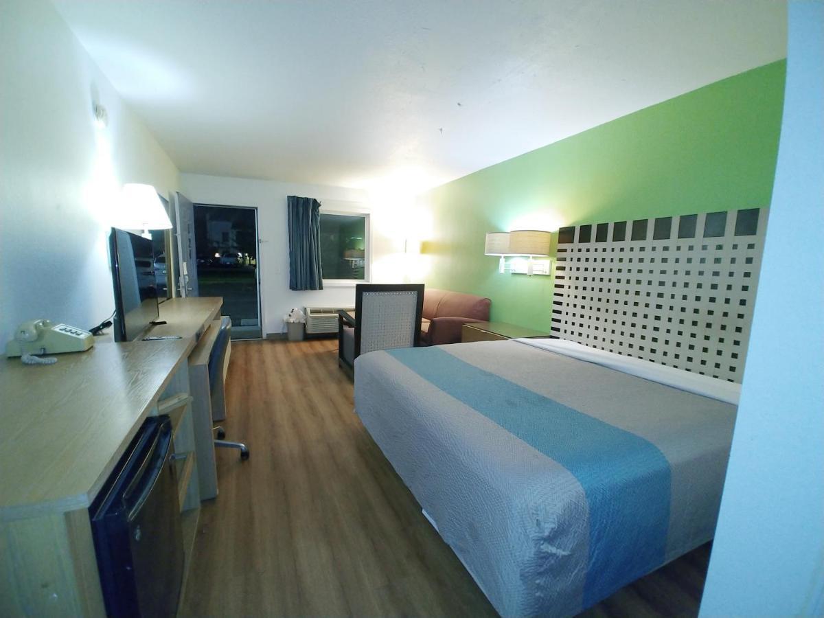 Country Yard Inn And Suites سايكستون المظهر الخارجي الصورة