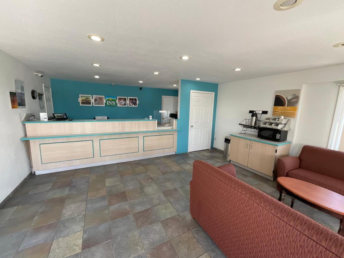 Country Yard Inn And Suites سايكستون المظهر الخارجي الصورة