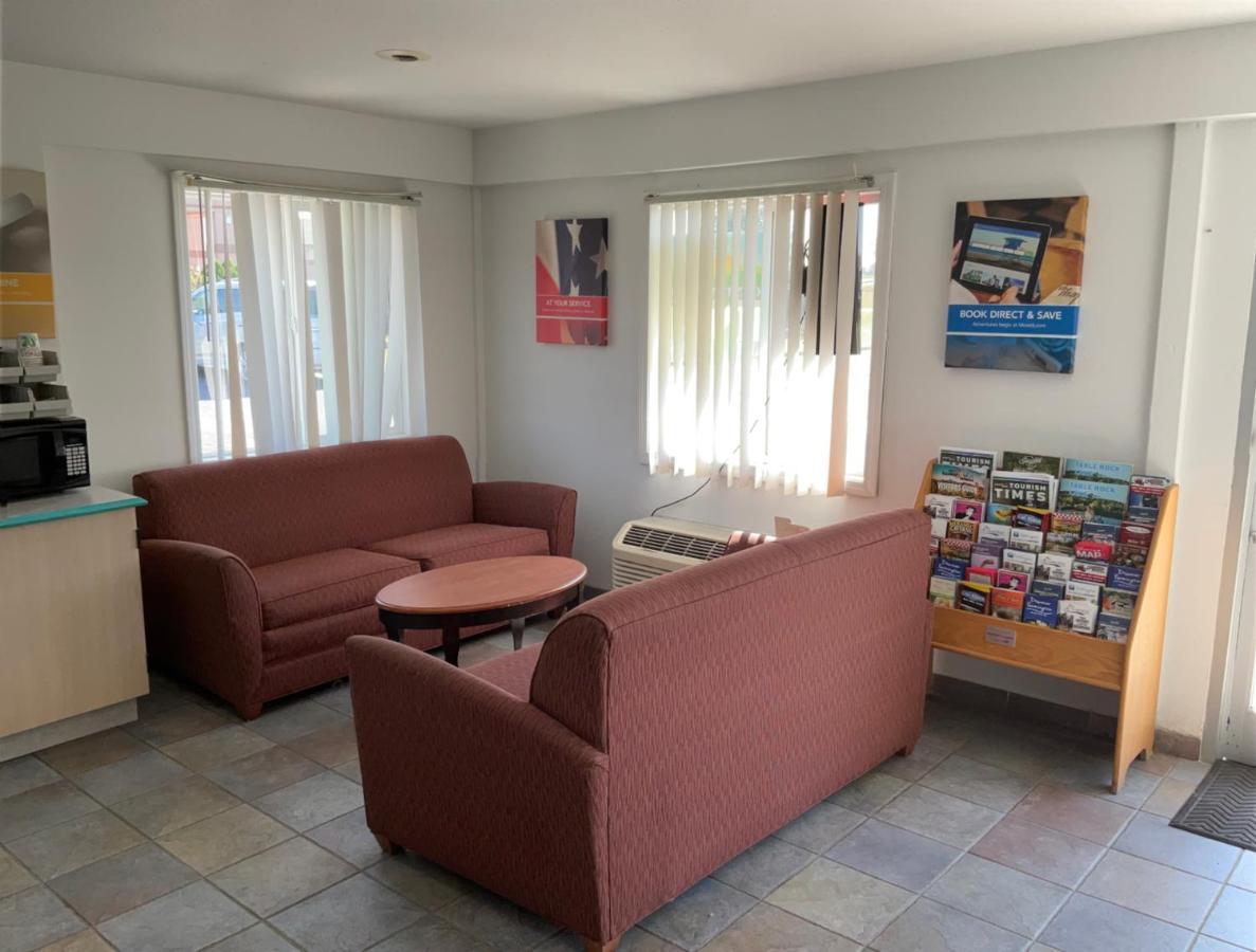 Country Yard Inn And Suites سايكستون المظهر الخارجي الصورة