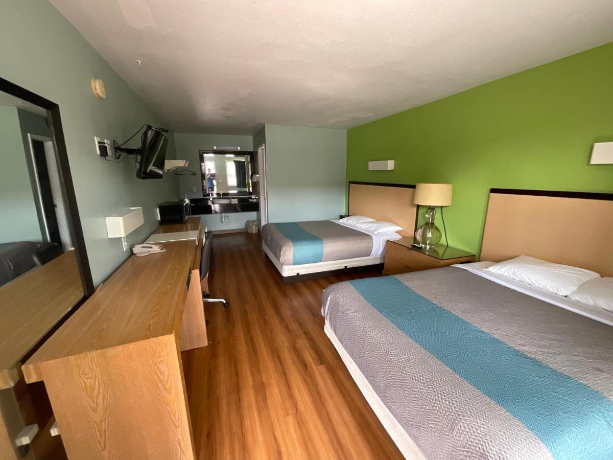 Country Yard Inn And Suites سايكستون المظهر الخارجي الصورة
