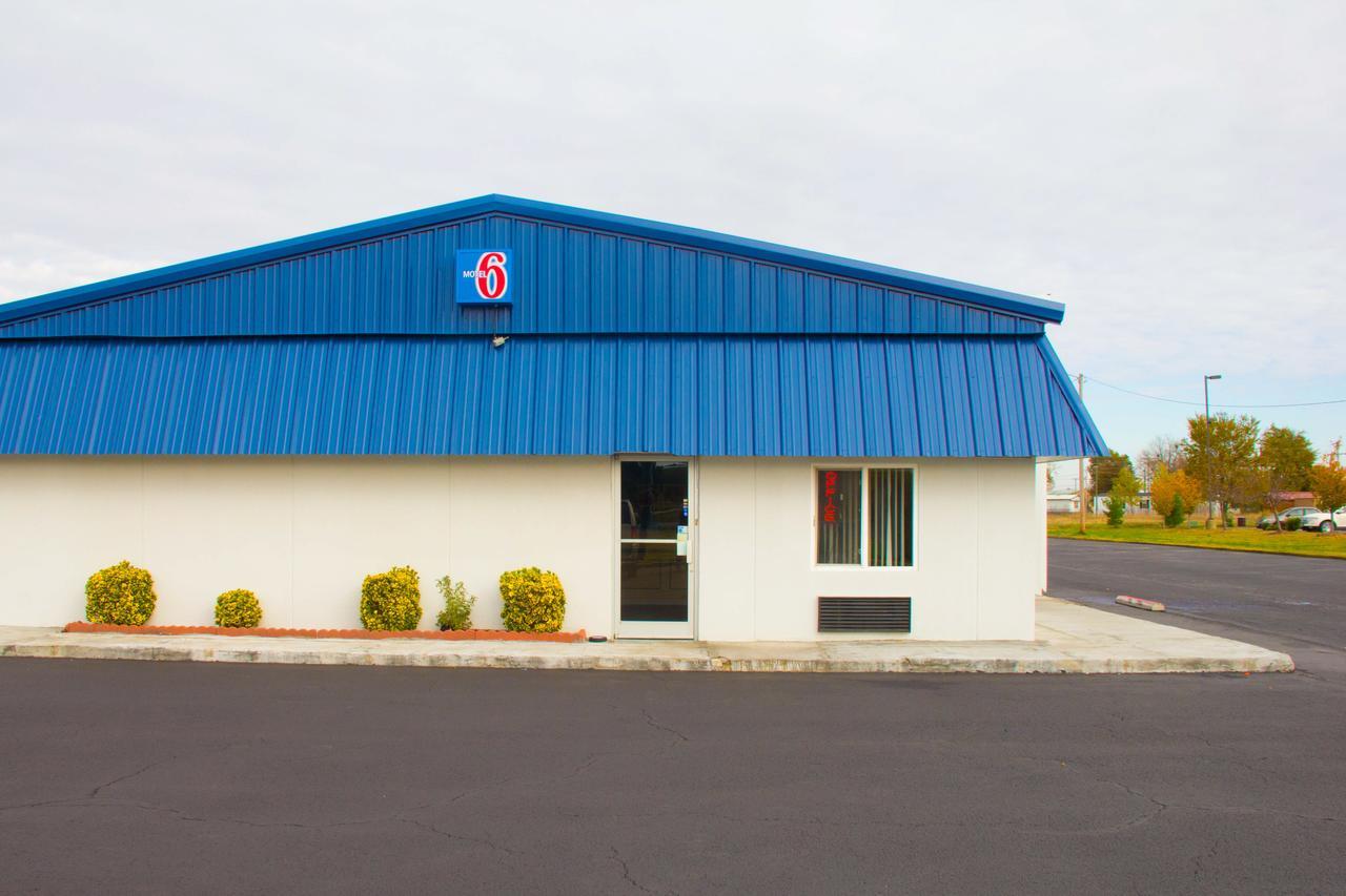 Country Yard Inn And Suites سايكستون المظهر الخارجي الصورة