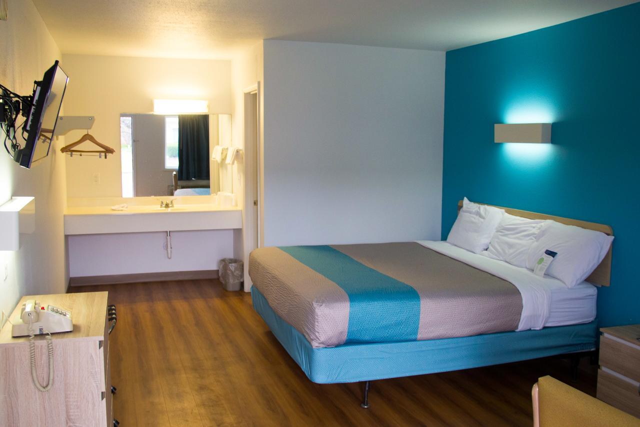 Country Yard Inn And Suites سايكستون المظهر الخارجي الصورة