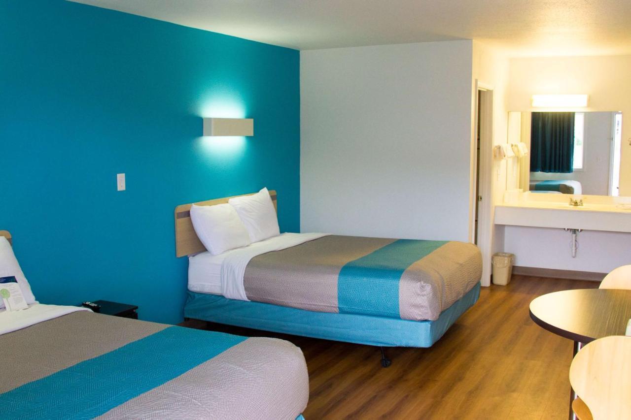 Country Yard Inn And Suites سايكستون المظهر الخارجي الصورة