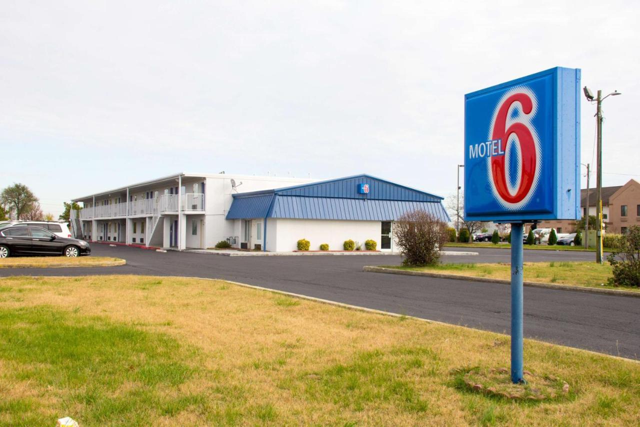 Country Yard Inn And Suites سايكستون المظهر الخارجي الصورة